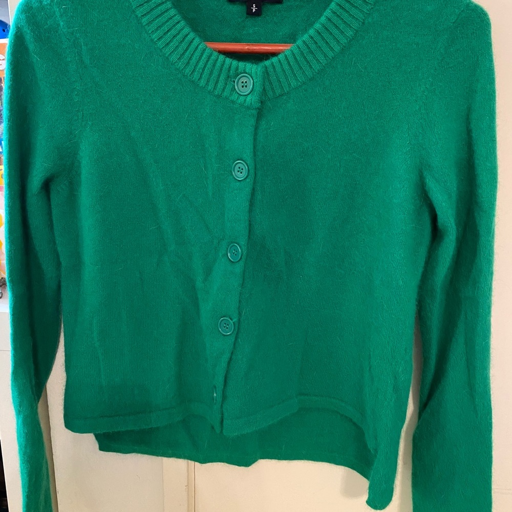 Green sweater, never wear, s/p only dry cleaned